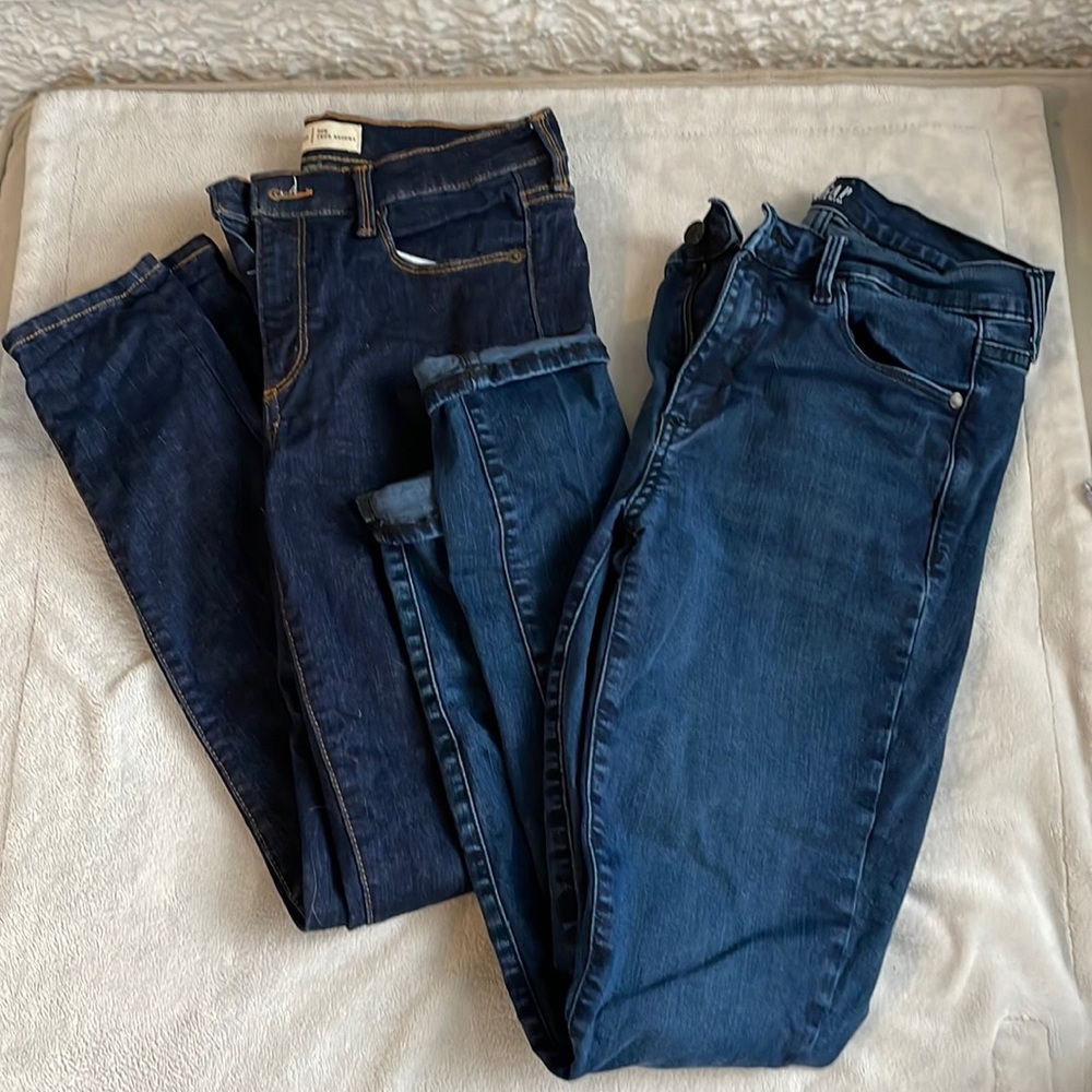 Two pairs of Gap "true skinny" jeans—size 28R